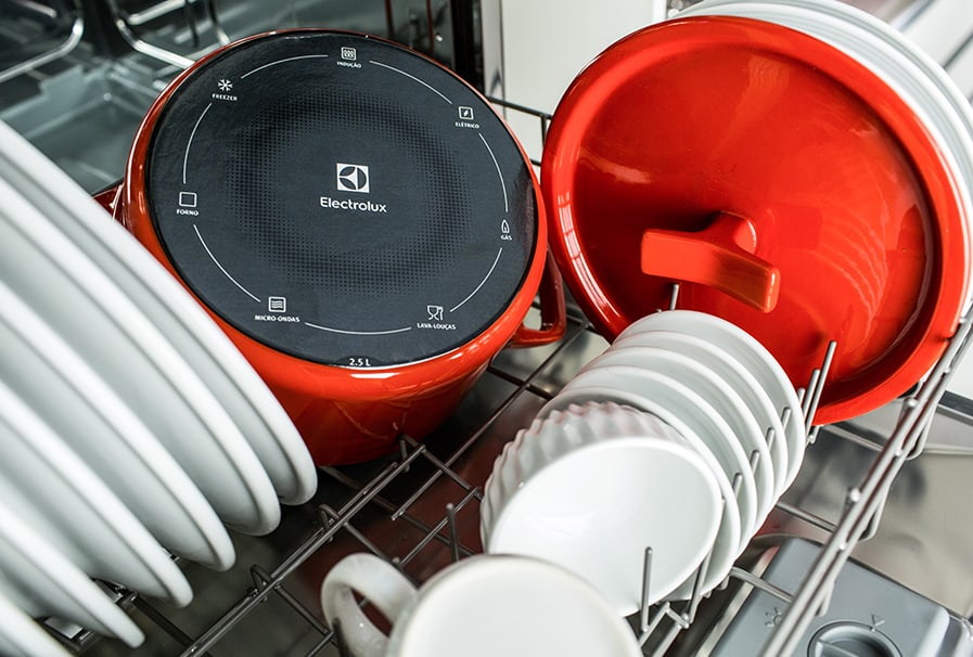 Quais panelas podem ser lavadas na lava-louças? | Electrolux